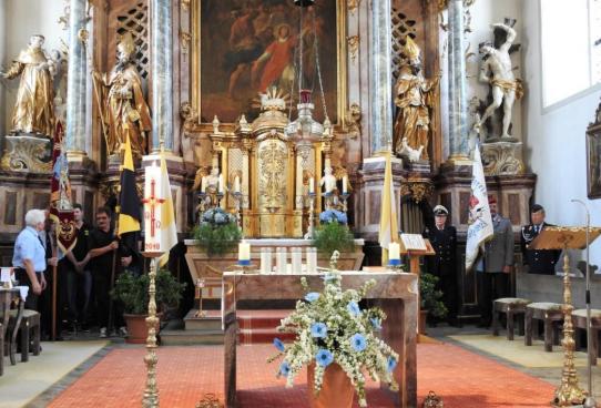 Altar mit Friedenskerzen